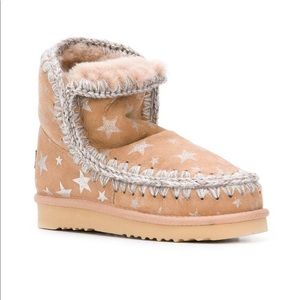MOU boots